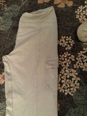 No Boundaries Light Gray Leggings with Side Pocket